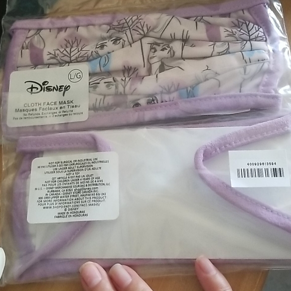 Set of 2 DISNEY face masks! ❄ - Picture 2 of 3
